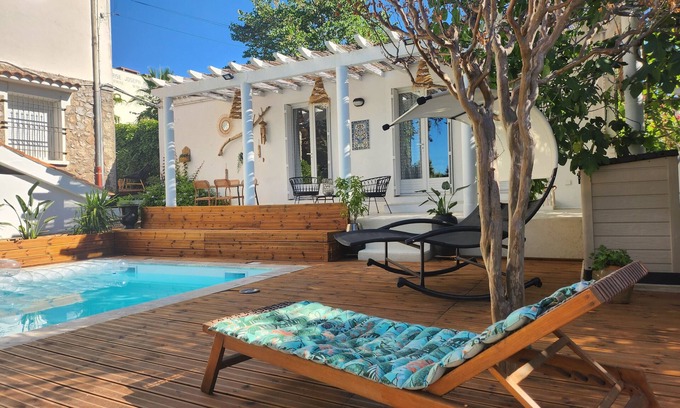 Beziers Villa | Maisonnette with swimming pool, bike garage and pets allowed.