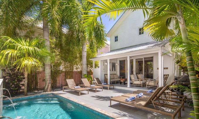 Uptown - Upper Duval House | ~ MAISONS de LUXE ~ 2 Stunning Homes w/Private Pool ON DUVAL.