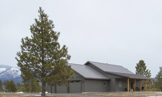 Cle Elum House | Majestic Bull Elk, Rambler, Views, Porches