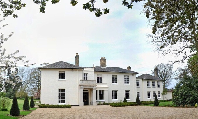 Pettistree House | Majestic Georgian Country Manor