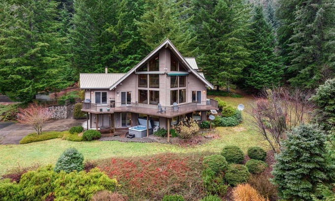 Rhododendron House | Majestic Mountain Retreat on 20 Acres, Gorgeous Views, Ponds, Hot Tub, Sauna, 15 Miles to Gov Camp