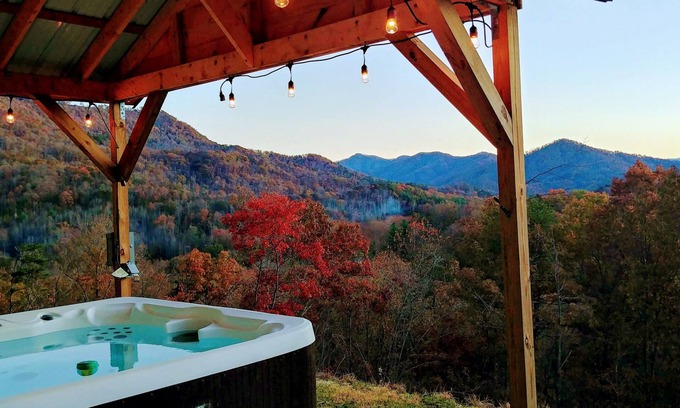 Bryson City Cabin | Majestic Mountain Views. Private Hot Tub. Close to Town + Train Depot. Secluded.