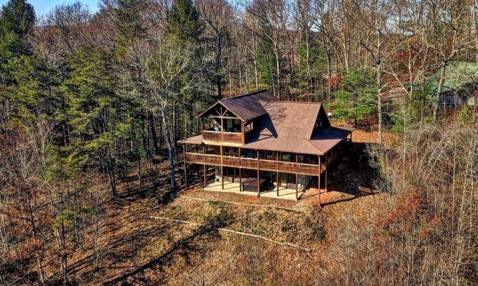 Mineral Bluff Cabin | Majestic north Georgia mountain views! Ask me about special rates!
