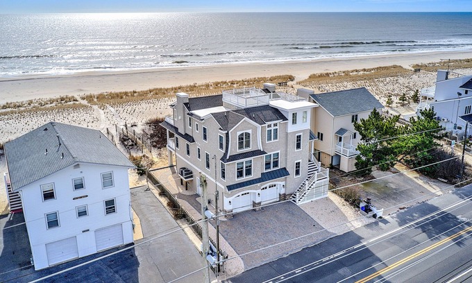 Holgate House | Majestic Ocean Front