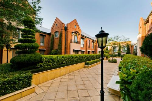 North Adelaide Apartment | Majestic Old Lion Apartments