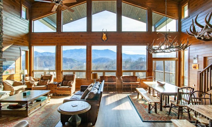 Gatlinburg Cabin | Majestic Overlook - Hot Tub, Theater & Pool Table!