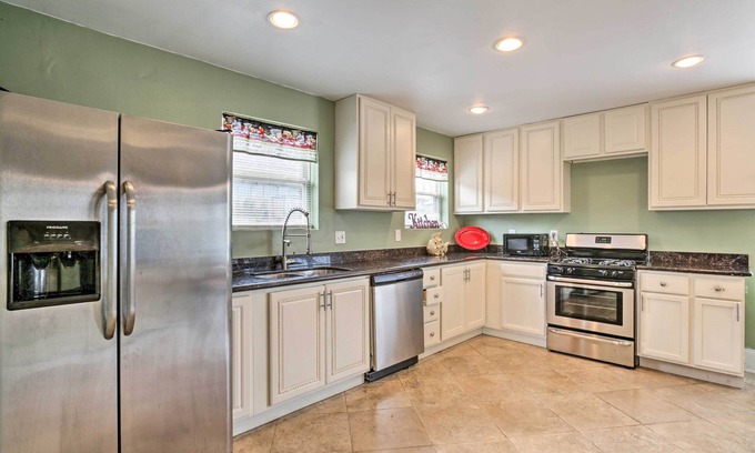 Read Boulevard East House | 'Major Manor' New Orleans Home w/Pool & Game Room