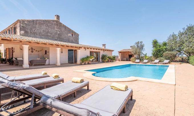 Es Palmer House | Majorcan Holiday Home with Pool, Wi-Fi, Garden and Patio