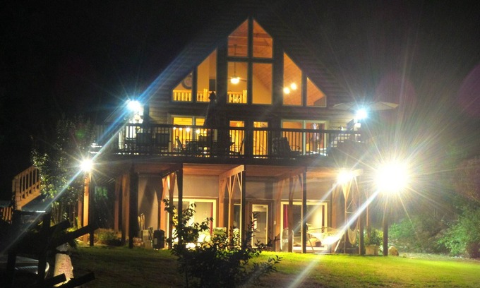 Henrico Cabin | MAKE VACATION MEMORIES IN A COZY LOG HOME ON MAIN LAKE