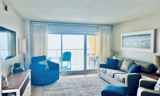 Gulf Shores Condo | Make waves with a Beach Getaway! Time to unwind and relax!👙🍹