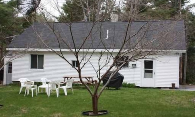 Town Hill House | Make your 2023 Reservations - Pet Friendly