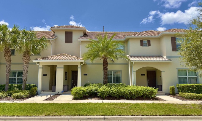 Kissimmee House | Make yourself at home in this charming family getaway with a private pool.