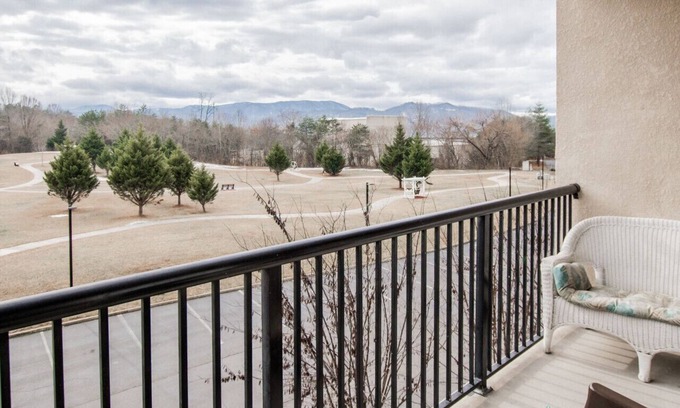 Pigeon Forge Condo | Making Memories - Unit 3301 - FREE Attraction Ticket with EACH night Stay Including Dollywood