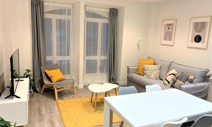 Gijon Apartment | Malú Playa con Opción de Parking,