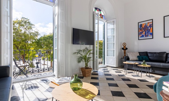 La Victoria Apartment | Malaga Center Flat Balcony Picasso Plaza Merced