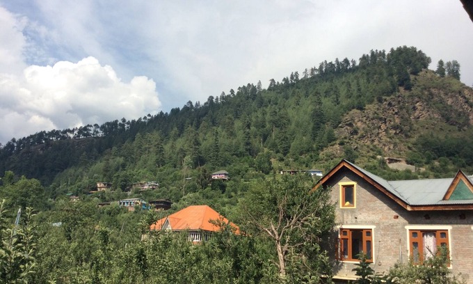 Manali House | Malana Heights Far from Maddling Crowd.