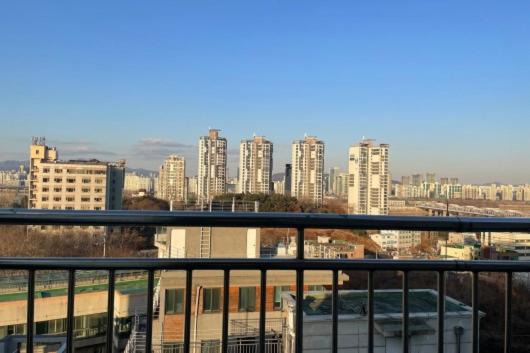 Noryangjin Bed & Breakfast | Male-only single room in Seoul, quiet, convenient access to anywhere in Seoul, great view, good value, shared kitchen, randomly assigned