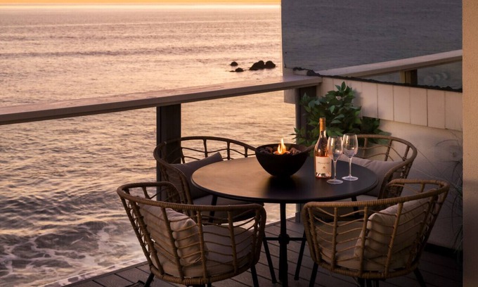 Eastern Malibu Apartment | Malibu Breeze - Ocean Front Condo w/Beach Access