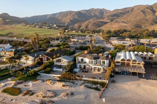Western Malibu Resort | Malibu Dunes by Fieldtrip Expansive Hamptons-Style Estate w Private Beach Backyard