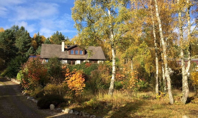 Boat of Garten Cottage | Mallachie - sleeps 8 guests in 4 bedrooms