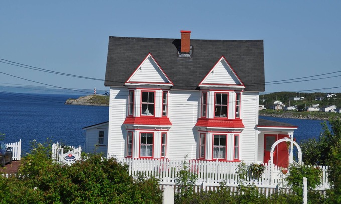 Heart's Content Bed & Breakfast | Mallamoore House: An oceanfront retreat in Heart's Content, Newfoundland