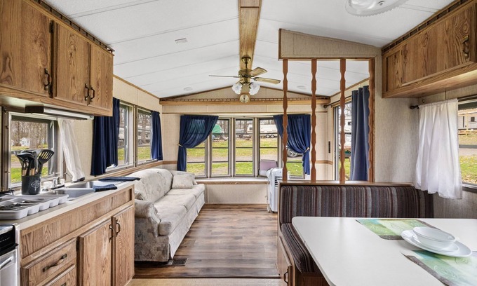 Russell Cabin | Mallard PM B-17 Summa