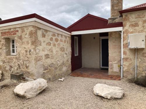 Warrenben House | Mallee Lodge - Dhilba Guuranda-Innes National Park
