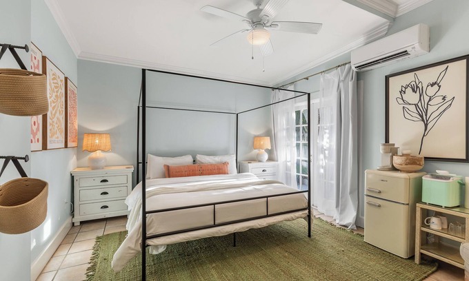 Key West Historic District Condo | MALLORY SUITE @ Inn on Fleming~ADULTS ONLY 1st Lvl King w/Shared Heated Pool
