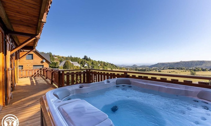 Besse-et-Saint-Anastaise House | Maloucca - Besse ET Saint Anastaise