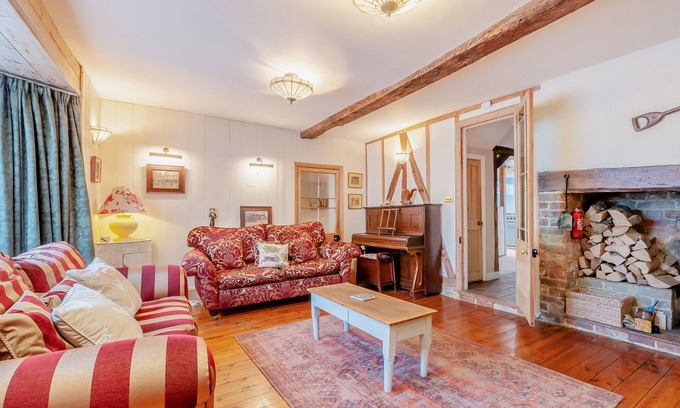 Sandwich House | Malt Shovel House - Three Bedroom House, Sleeps 6