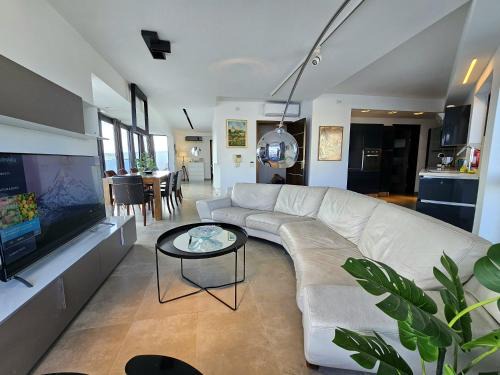 Misra Miel Apartment | Malta Unique Penthouse Spacious Terrace-Sleeps 8