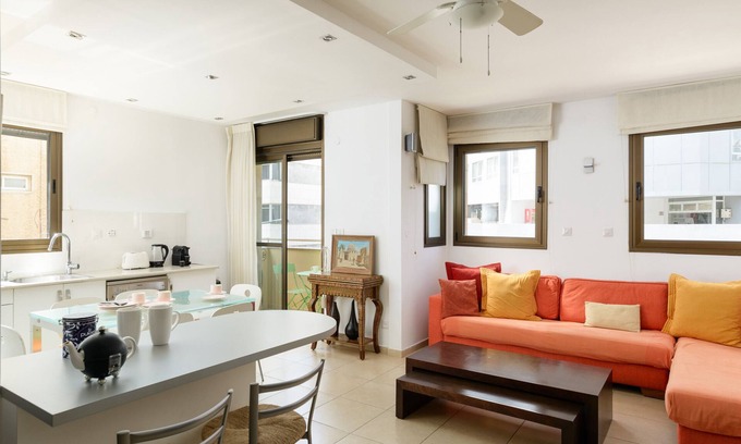 Tel Aviv Promenade Apartment | MAMAD Cosy Hideaway steps from Beach by FeelHome
