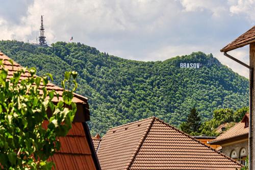 Centrul Vechi Apartment | MamaMia - Amazing View - Tampa Mountain