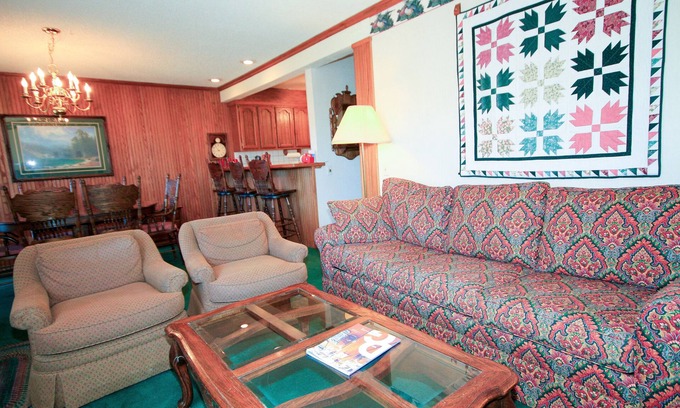 Mammoth Lakes Condo | Mammoth Ski & Racquet Club #115
