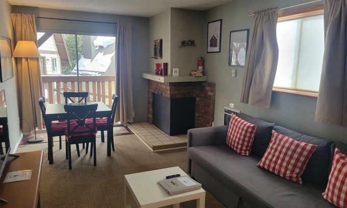 Mammoth Lakes Condo | Mammoth View Villas 13: Cozy, Close to The Village