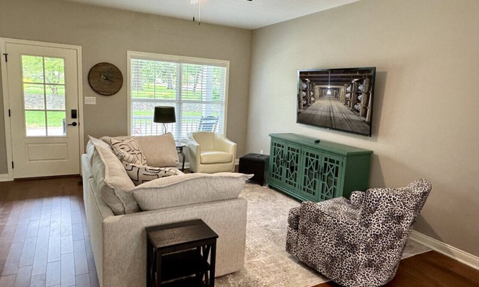 Versailles House | Man o’ War Cottage | Versailles KY Stay