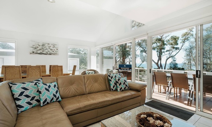 Vincentia Cottage | Mana Magic - Beachfront with Great ocean views