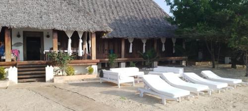 Manda Island Ski Chalet | Mandarina Beach House