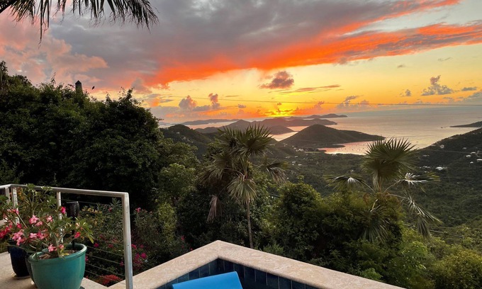 Ajax Peak Cottage | MandeVilla Cottage at Ixora great reviews amazing location.