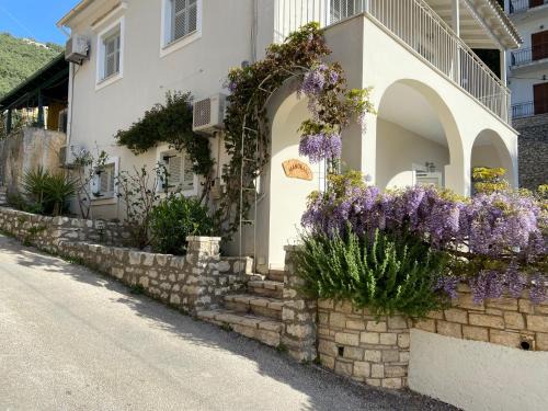 Katavolos Apartment | Mandraki House Upper, 100m from Kaminaki Beach