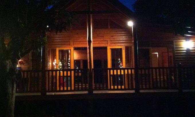 Horseshoe Bay House | Mango Cottage Magnetic Island sleeps 6