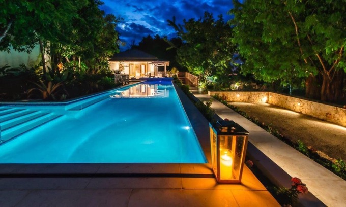 Silver Sands House | Mango Hill 4- Only Minutes walk to the beach! Staffed! Gated Communit!y! Pool