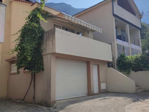 Orahovac Villa | Mango