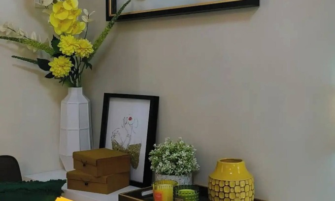 Socorro House | Manhattan plaza tower 1 araneta center cubao with Balcony, karaoke, netflix