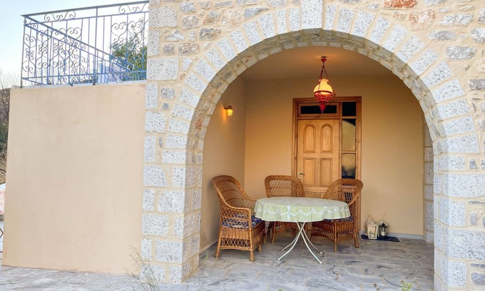 East Mani Apartment | Mani family friendly, mountain house with parking