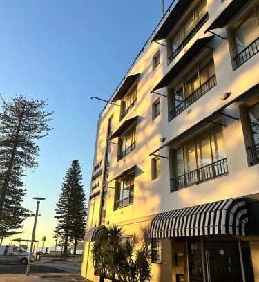 Manly Hotel | Manly Paradise Motel & Apartments