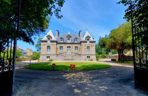 Saint-Ideuc Apartment | Manoir Le Castel & Villa Beaumaris