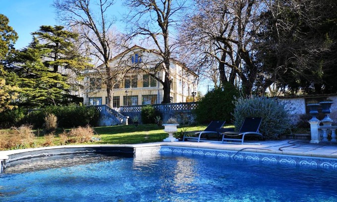 Chateauneuf-du-Rhone Hotel | Manoir le Roure