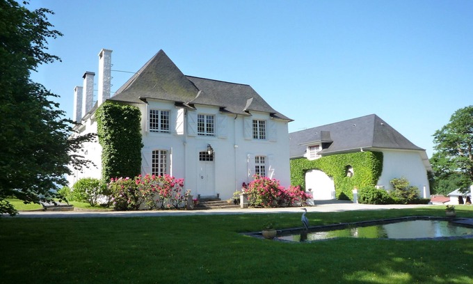 Jurancon Apartment | Manor House Apartment situated within 18th Century Manor House + Pool, PAU