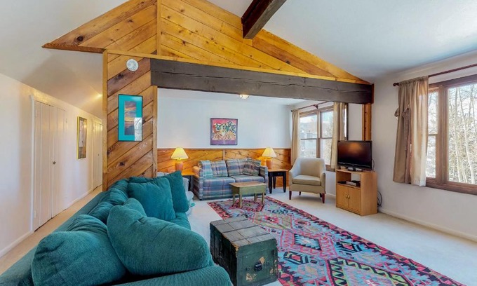 Summit Cove Hotel | Manor House Hideaway